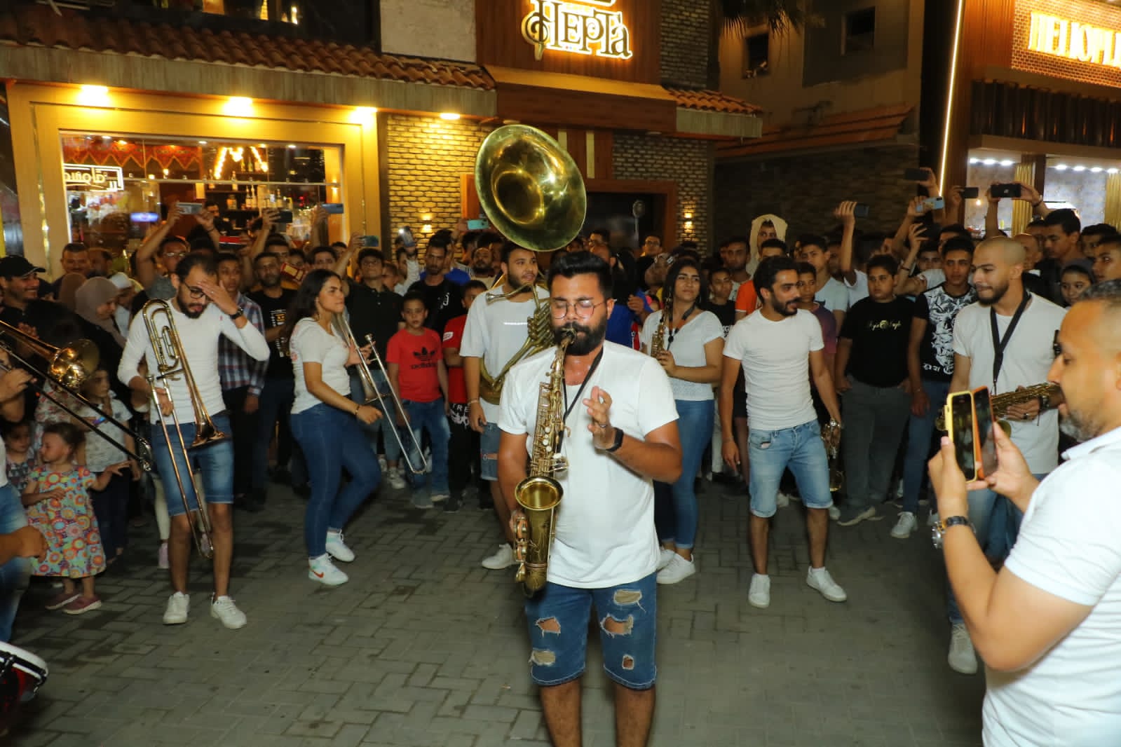 فى حفل آخر بهذه الليلة ...رأس البر تحتضن حفل فنى بشارع النيل