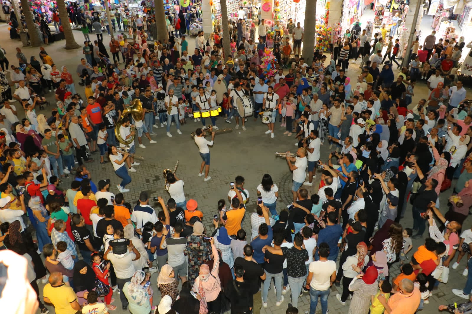 فى حفل آخر بهذه الليلة ...رأس البر تحتضن حفل فنى بشارع النيل