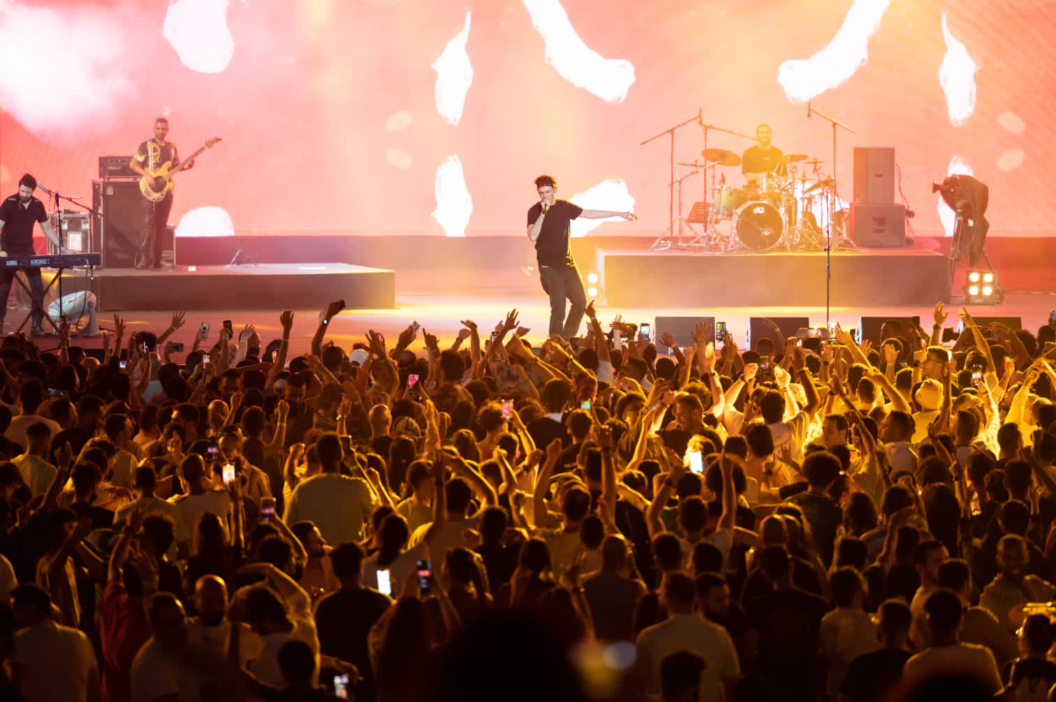 محمد حماقى يتألق بحفلها الاخير بالاردن .. صور