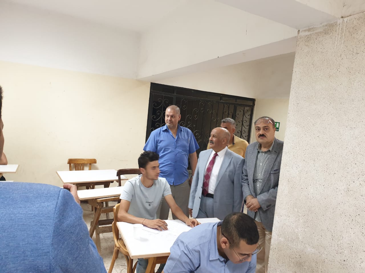 نائب رئيس جامعة الزقازيق يتابع سير امتحانات الفصل الدراسى الثانى بكلية الزراعة  