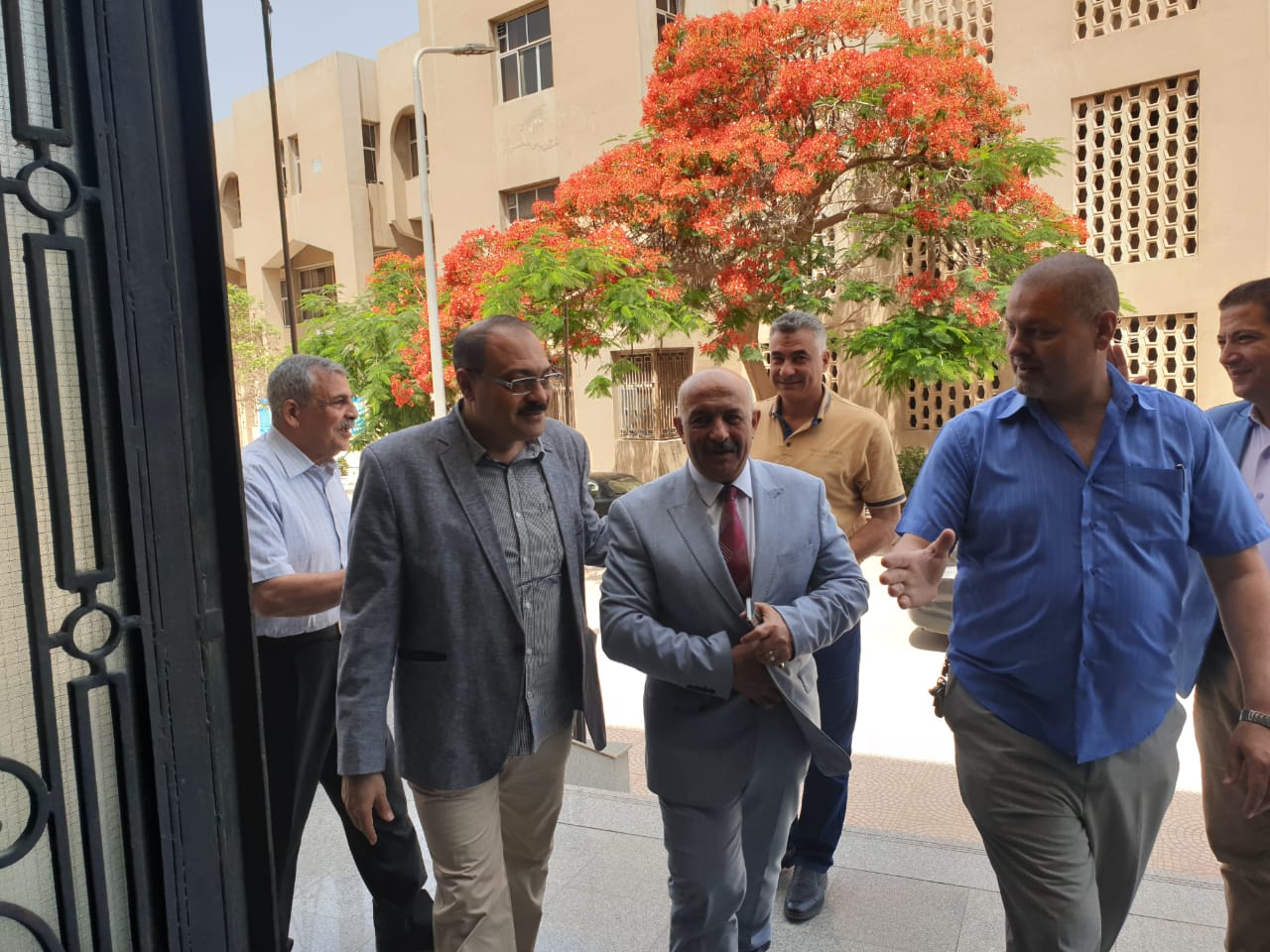 نائب رئيس جامعة الزقازيق يتابع سير امتحانات الفصل الدراسى الثانى بكلية الزراعة  