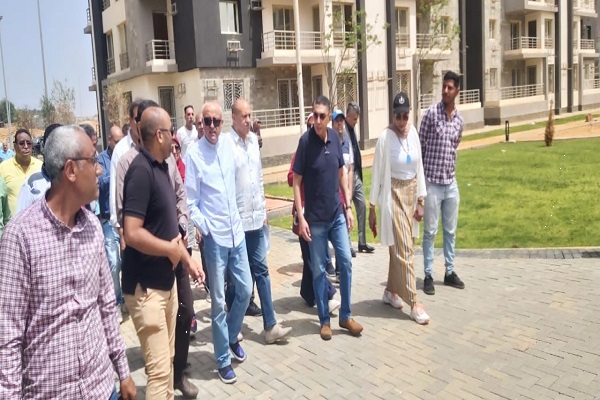 مسئولو الاسكان