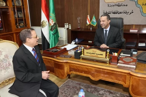 محافظ المنوفية مع المحرر