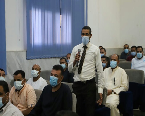 وزير القوي العاملة ومحافظ سوهاج يلتقيان العمالة العائدة من الخارج واللجان النقابية
