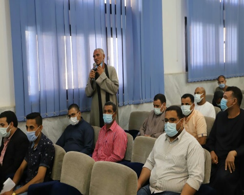 وزير القوي العاملة ومحافظ سوهاج يلتقيان العمالة العائدة من الخارج واللجان النقابية