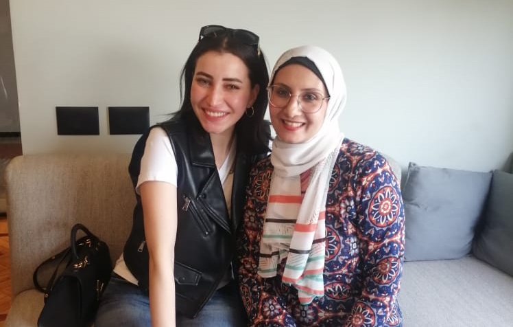 سارة الشامي مع محررة الجمهورية أون لاين