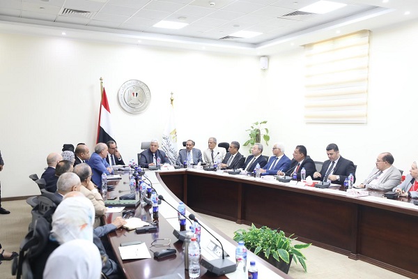 الدكتور ايمن عاشور