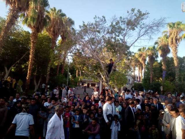 محافظ الوادى الجديد يشهد ذبح الاضحية عقب صلاة عيد الأضحى(صور)