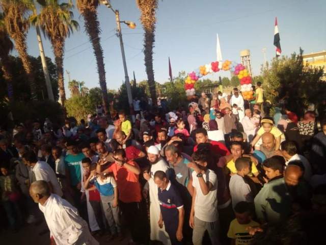 محافظ الوادى الجديد يشهد ذبح الاضحية عقب صلاة عيد الأضحى(صور)