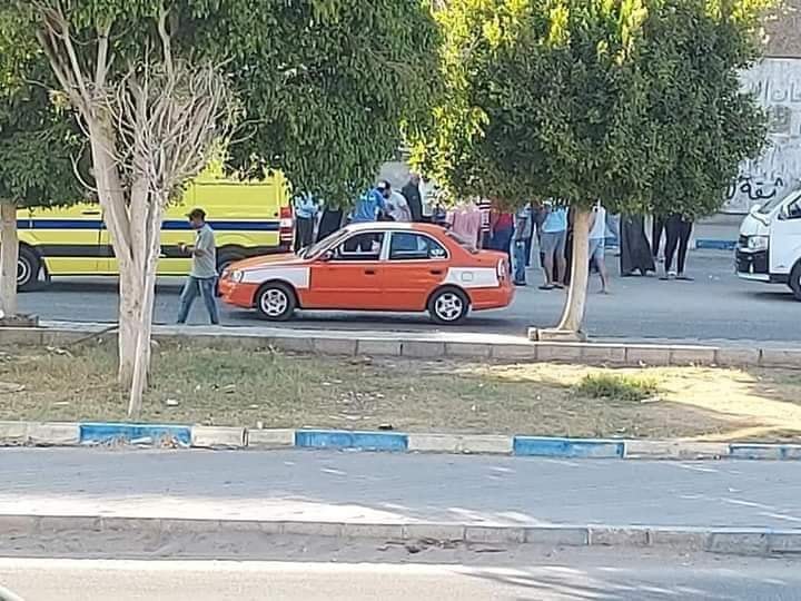 لخلافات أسرية يقتل زوجته بالأعيرة النارية في شارع رئيسي بالإسماعيلية .صور