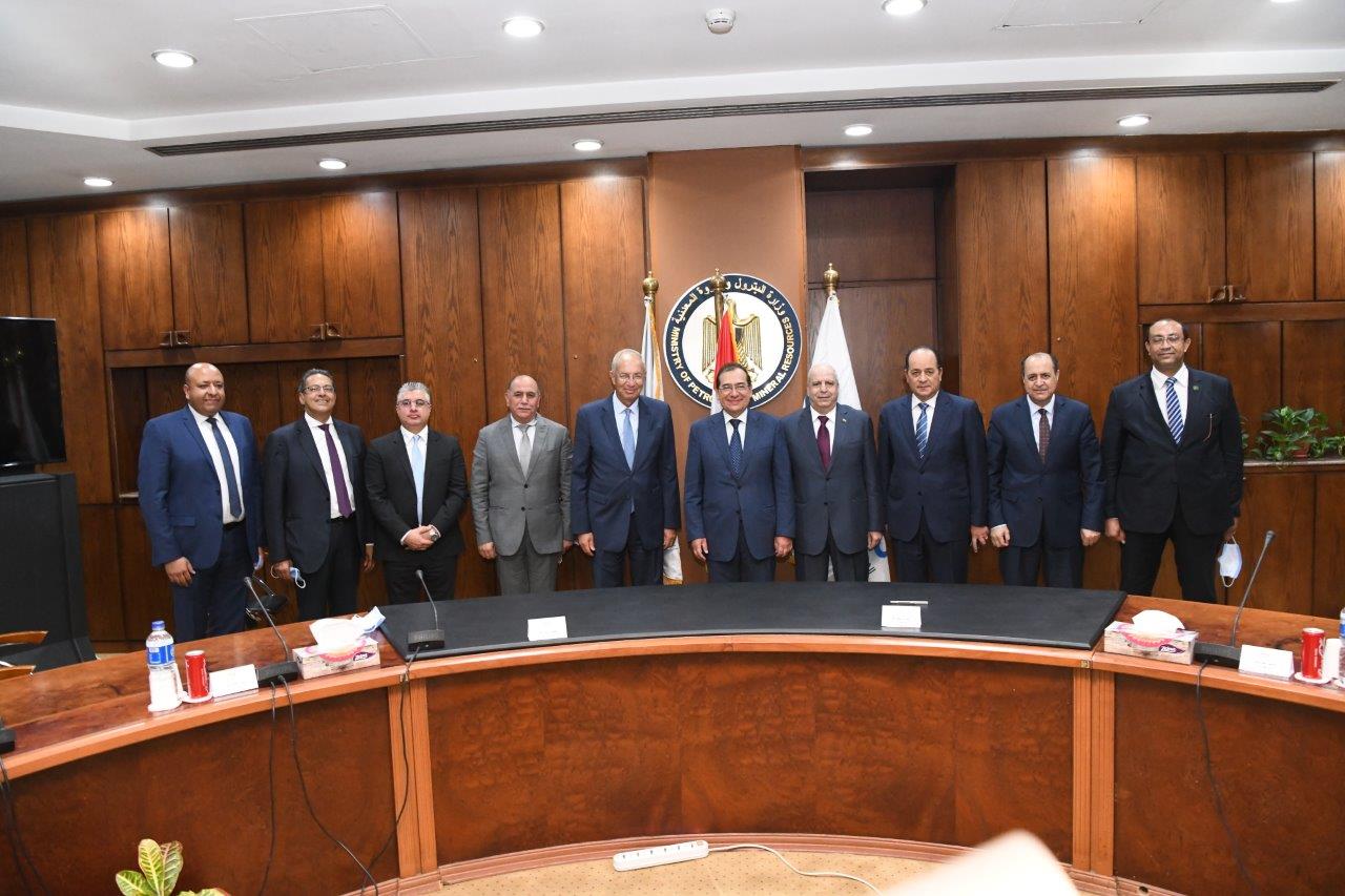 وزير البترول والثروة المعدنية: بدء مد شبكات الغاز الطبيعى لمنطقة شرق بورسعيد الصناعية