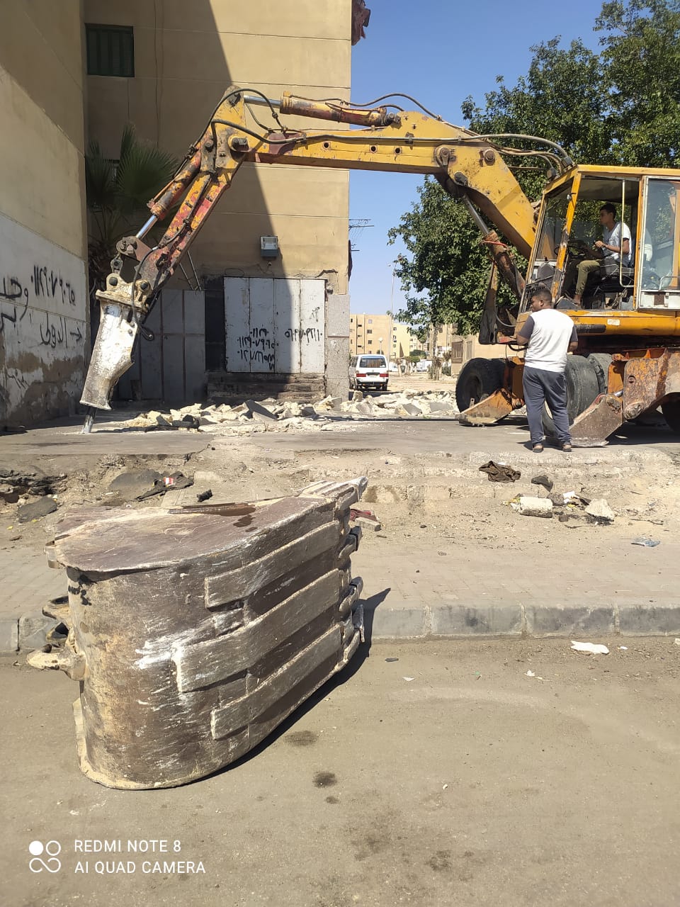 حملة مُكبرة لرفع الإشغالات والباعة الجائلين بمدينة  ١٥  مايو .. صور