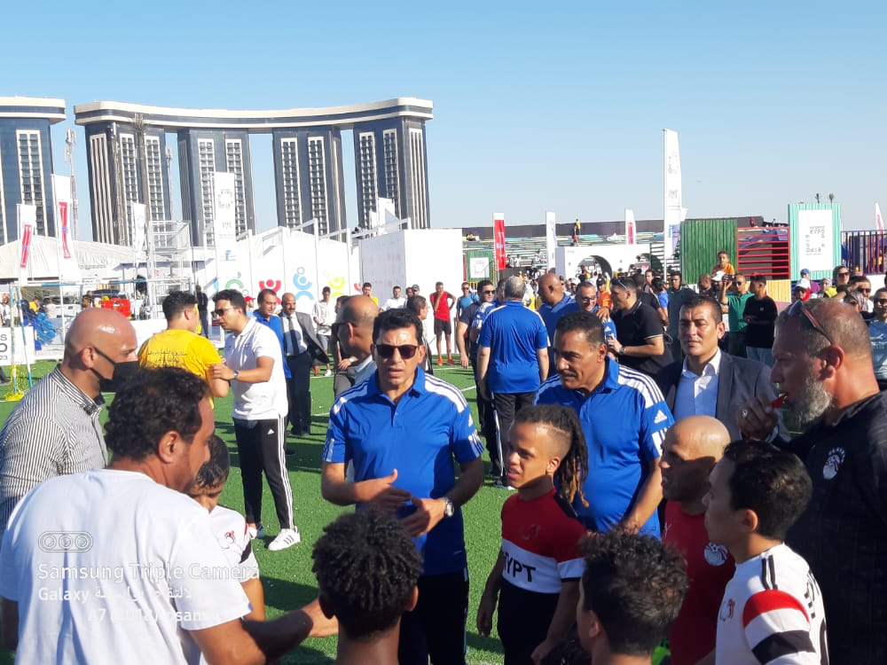 محافظ مطروح يشارك فى اليوم الرياضي بالعلمين الجديدة 