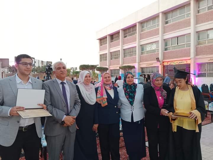 المحافظ ووكيلا التعليم والشباب والرياضة كرموا أوائل القاهرة الجديدة  