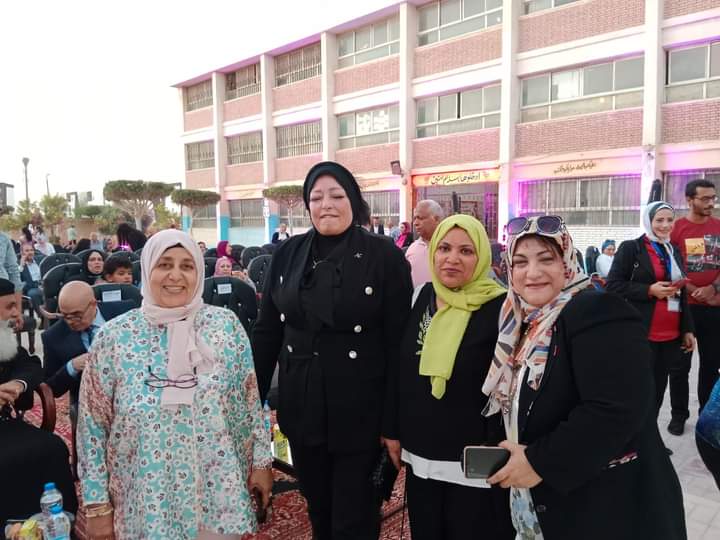 المحافظ ووكيلا التعليم والشباب والرياضة كرموا أوائل القاهرة الجديدة  