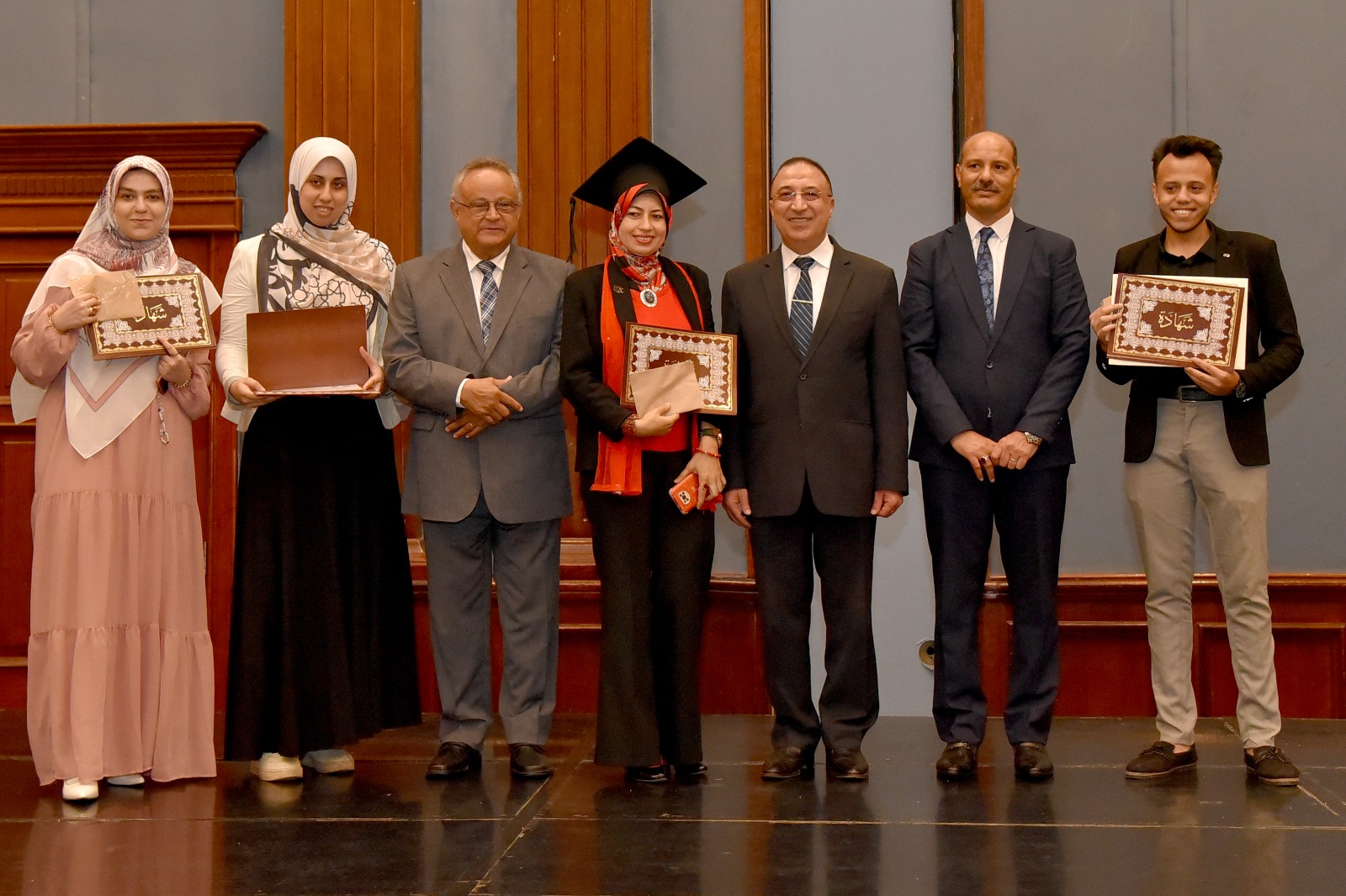 محافظ الإسكندرية يشهد الاحتفال بتكريم الطلبة المتفوقين..صور