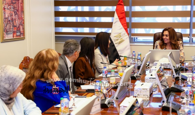 الدكتورة منال عوض وزيرة التنمية المحلية خلال الاجتماع