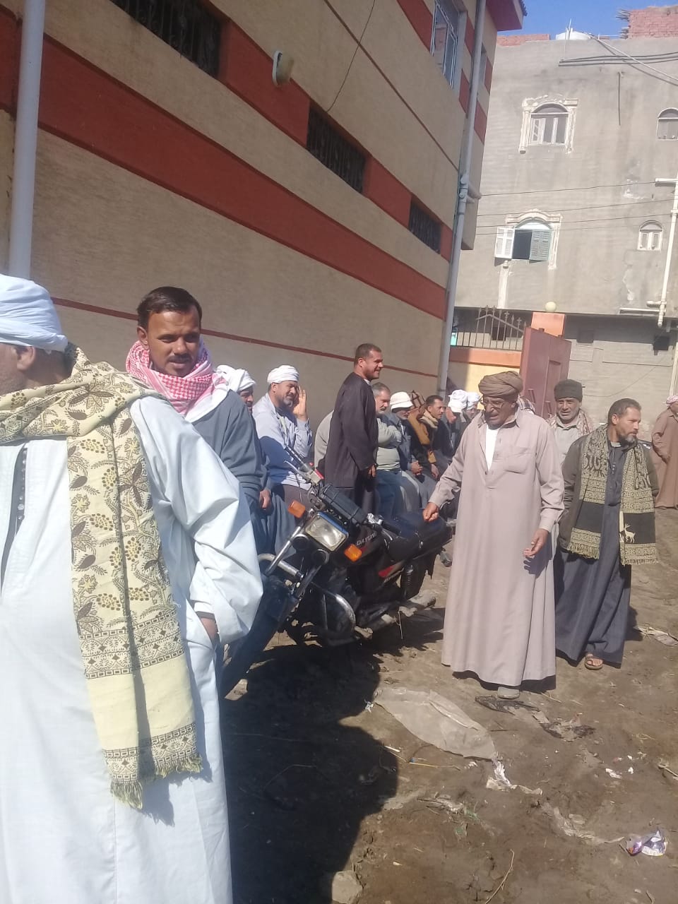 احتجاجات بالمراقبة العامة للتعاونيات الزراعية ببلقاس مطالبين بفلوس القطن