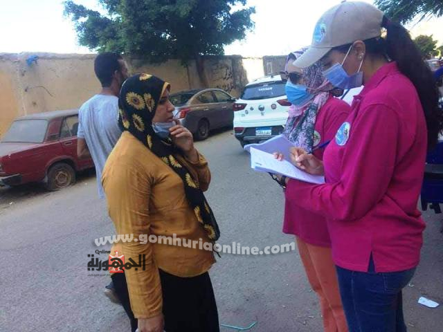 مسئولوا التوعيه يستطلعون رأى مواطنه حول جودة الخدمه