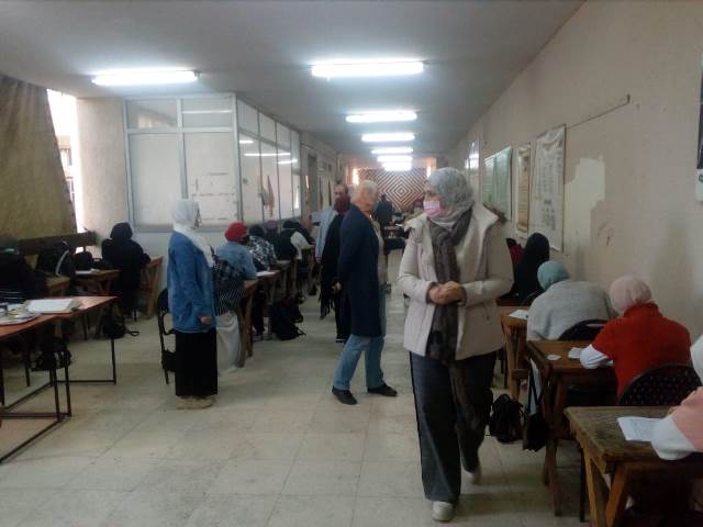 اميره يوسف تتفقد لجان الامتحانات وسط الإجراءات الاحترازيه وتؤكد على تواجد استاذ الماده