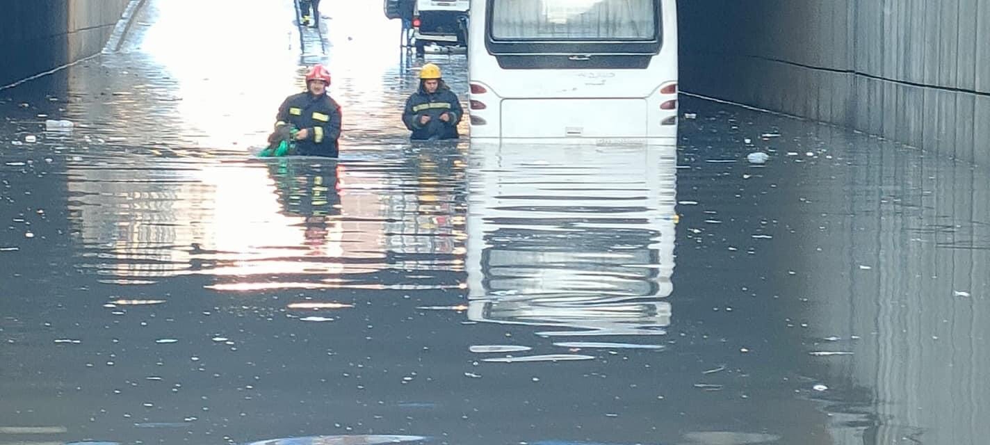 امطار رعدية تؤجل الامتحانات وتغرق الشوارع في الإسكندرية 
