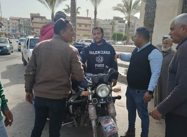 جهاز دمياط الجديدة يصادر 10 تكاتك ويتحفظ على 9 تروسيكلات.. بالصور