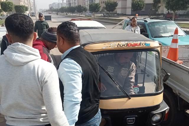جهاز دمياط الجديدة يصادر 10 تكاتك ويتحفظ على 9 تروسيكلات.. بالصور