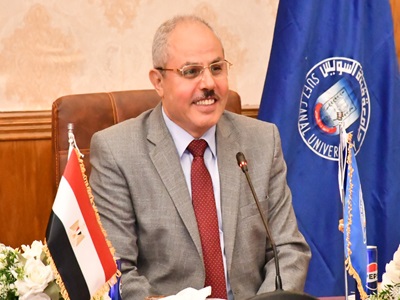 الدكتور ناصر سعيد مندور، رئيس جامعة قناة السويس