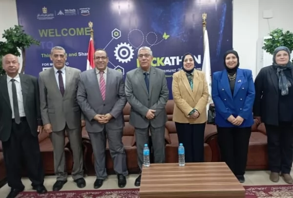 الدكتورة جيهان عبد الهادي نائب رئيس الجامعة لشئون الدراسات العليا والبحوث