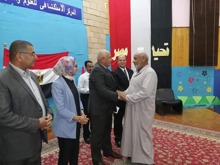 محافظ الوادى الجديد يشهد حفل تكريم شهداء ومصابي الحروب بمركز الداخلة... صور