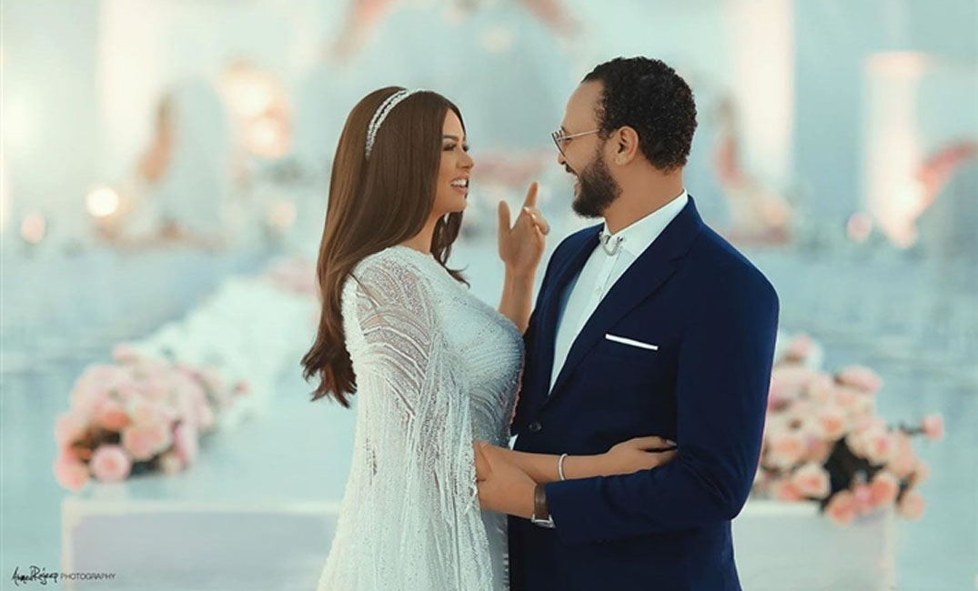 شاهد.. أحمد خالد صالح يحتفل بقرانه على هنادي مهنا بصحبة والده