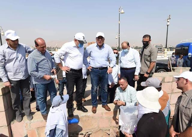 رئيس الوزراء يتابع أعمال الترميم بمعبد الكرنك وطريق الكباش.. بالصور