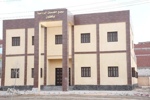 ‫ محافظ الفيوم.. فى جولة ميدانية بقرى «حياة كريمة» بمركز إطسا