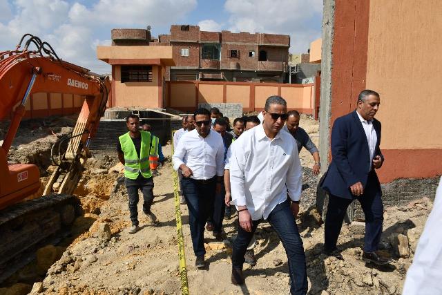 ‫ محافظ الفيوم.. فى جولة ميدانية بقرى «حياة كريمة» بمركز إطسا