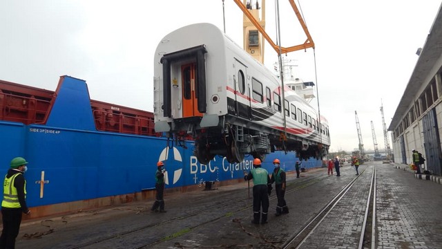  ضمن الصفقة الاضخم فى تاريخ السكة الحديد   وصول 17عربة قطار الى  ميناء الإسكندرية