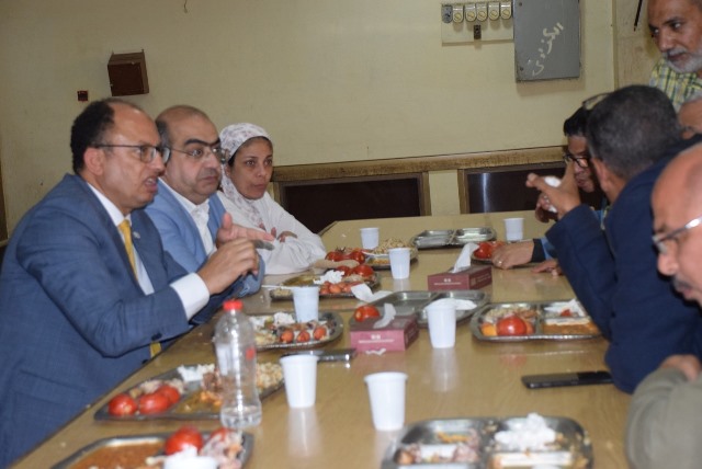 زيارة مفاجئة لرئيس جامعة حلوان لأهم منشآت الحرم الجامعى.. بالصور