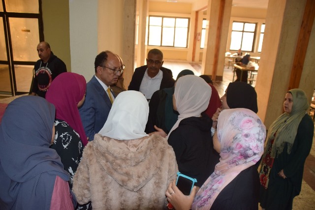 زيارة مفاجئة لرئيس جامعة حلوان لأهم منشآت الحرم الجامعى.. بالصور