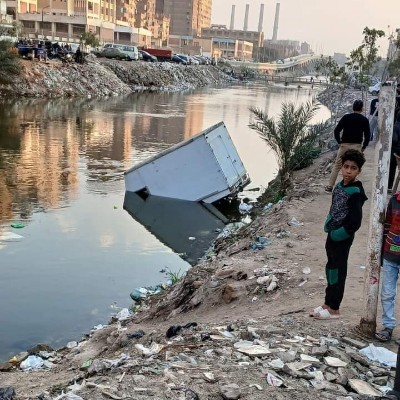 سقوط سيارة ثلاجة بترعة الشرقاوية 