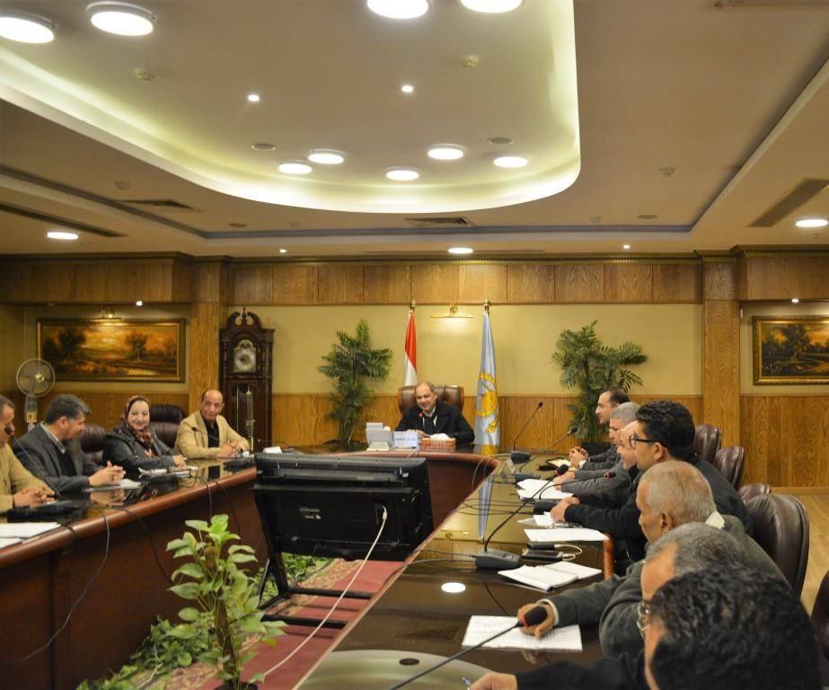 محافظ الغربية : جداول زمنية لانهاء أعمال الرصف والصرف الصحى بطنطا  