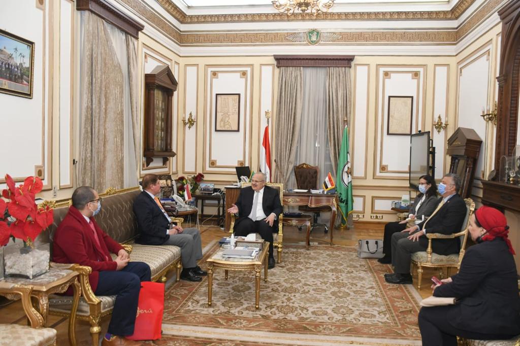 رئيس جامعة القاهرة يستقبل سفير دولة بيرو بالقاهرة لمناقشة سبل التعاون الأكاديمي المشترك