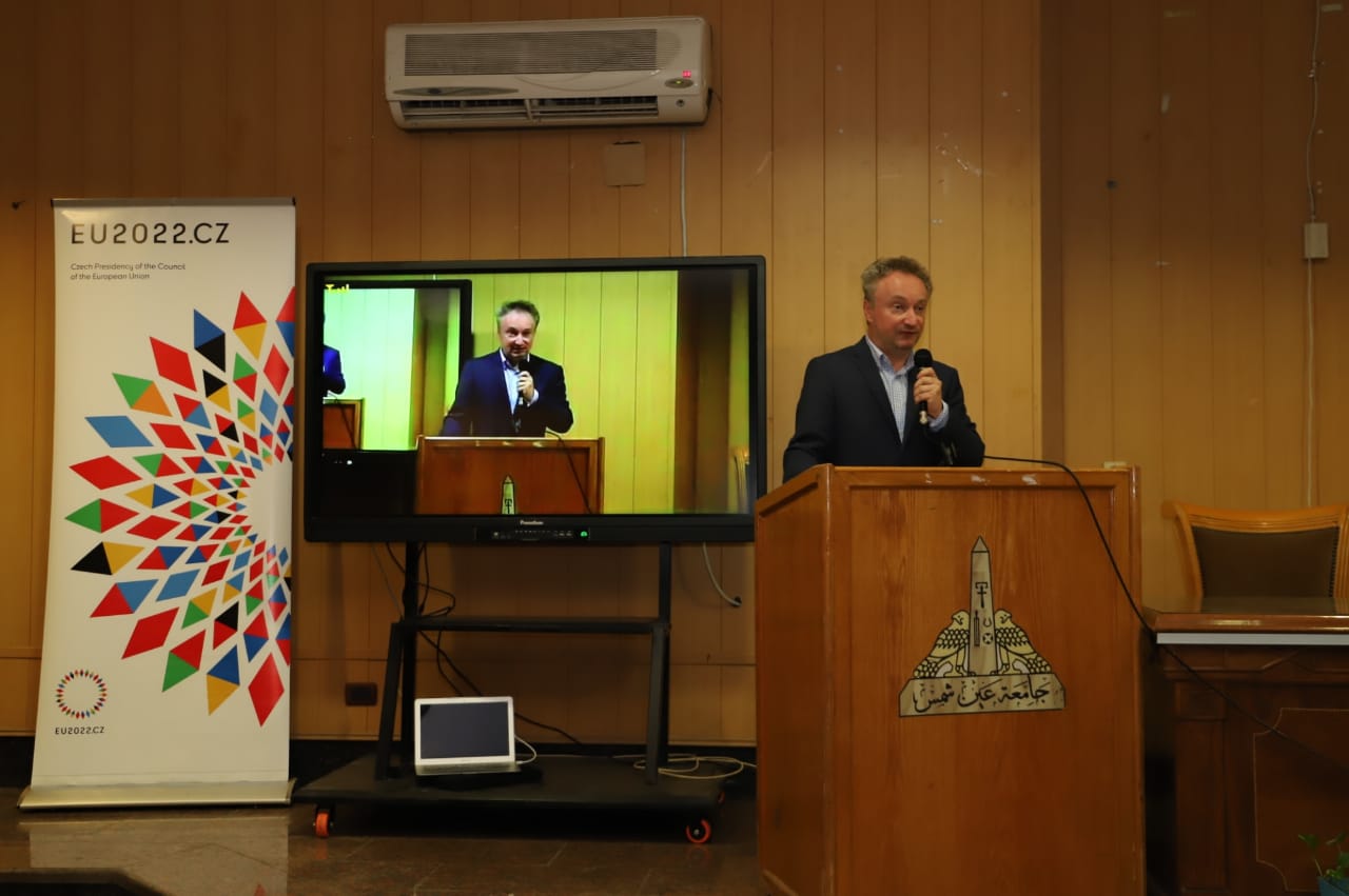 ألسن عين شمس تنظم مؤتمر 