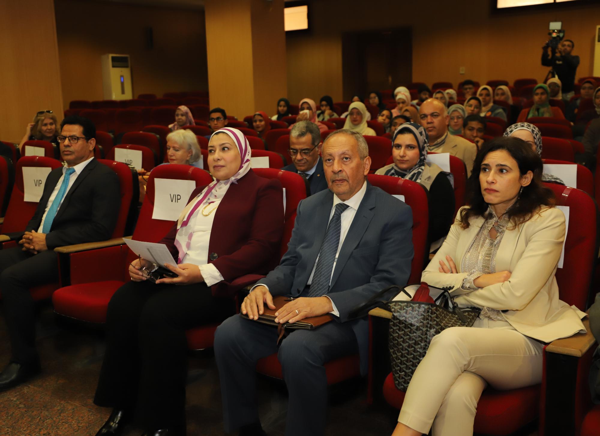 ألسن عين شمس تنظم مؤتمر 