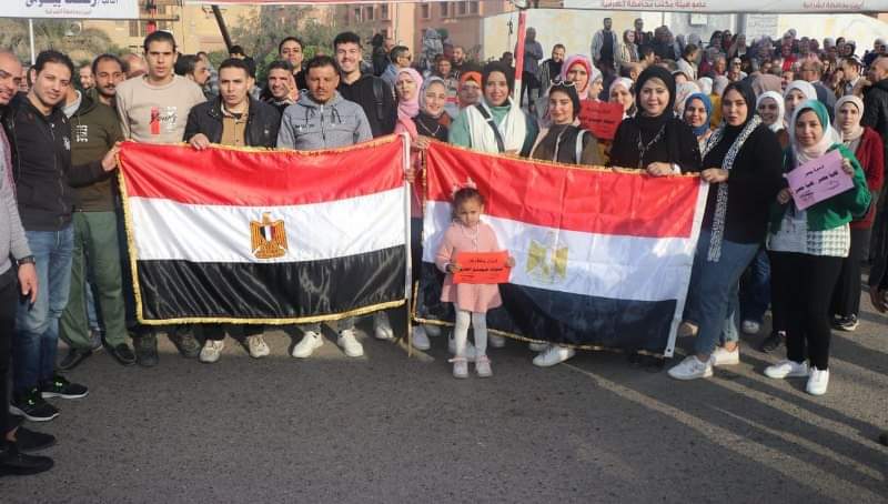 حشود ضخمة للمواطنين والموظفين الشراقوة فى مسيرات دعما للوطن