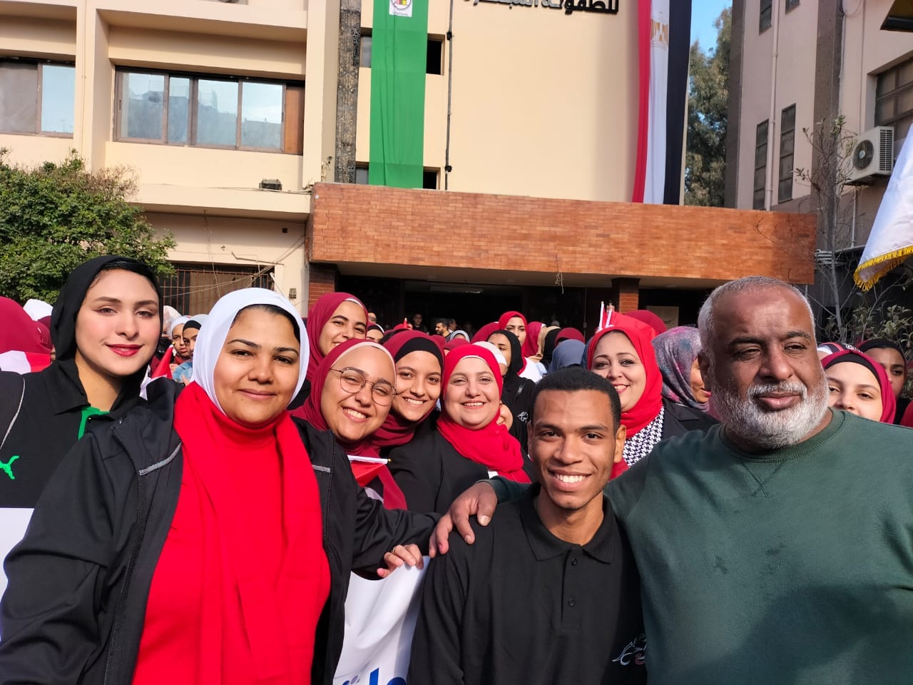 بالصور.. مسيرة كلية التربية للطفولة المبكرة بجامعة القاهرة في إنت