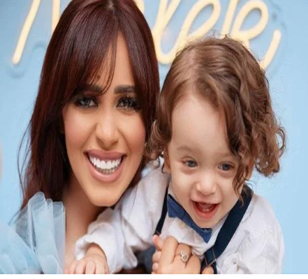 رنا سماحة ونجلها 