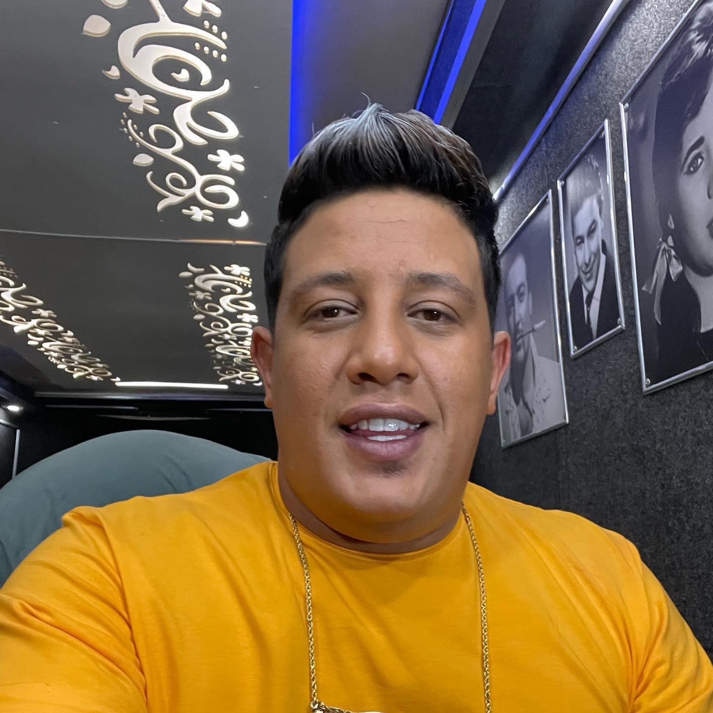 شاهد.. حمو بيكا على فراش المرض بعد تعرضه لوعكة صحية ونقله للمستشفي