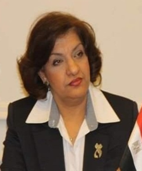 النائبة ايفلين متي