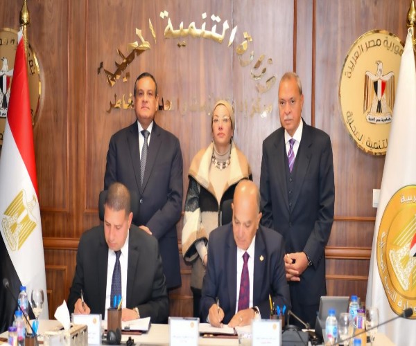 توقيع عقد جمع ونقل المخلفات البلدية لخدمة مدينتي شبرا الخيمة والخصوص