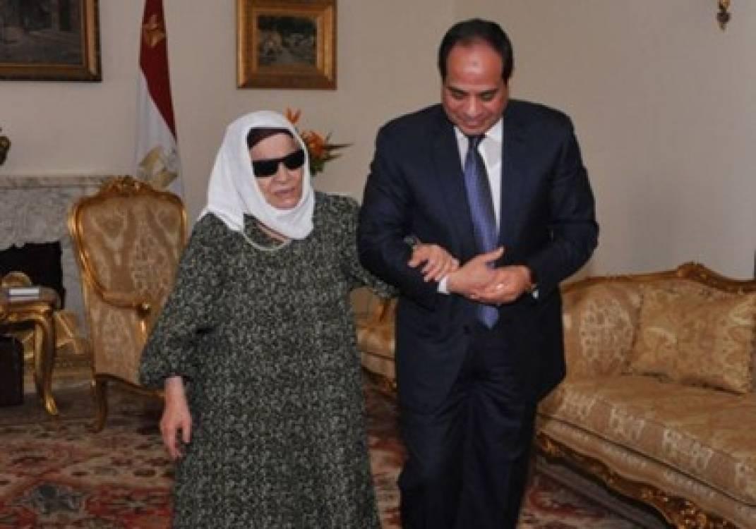 الحاجة زينب مع الرئيس السيسي