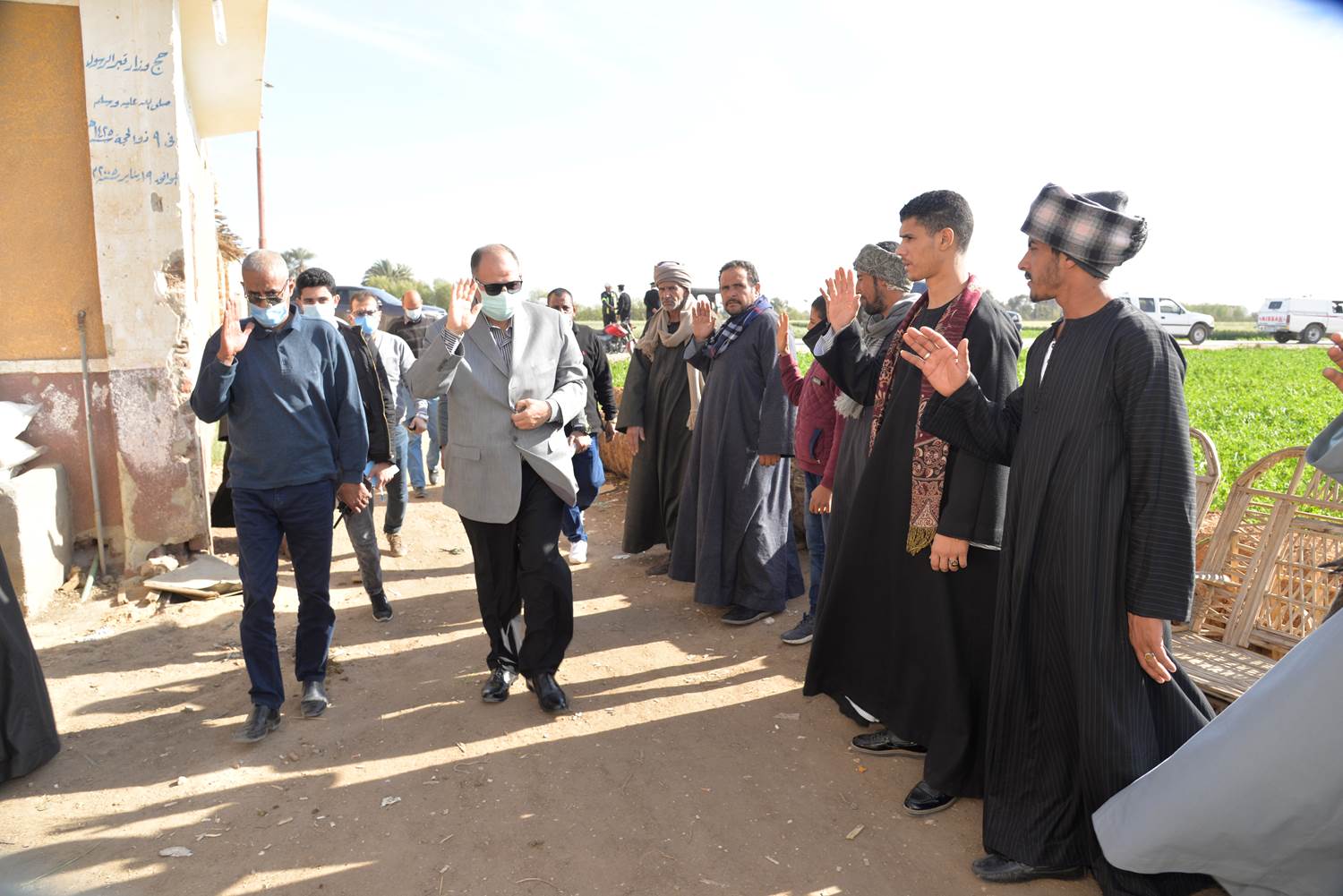 محافظ أسيوط يقدم واجب العزاء لأسر ضحايا حادث غرق سيارة بنهر النيل بمركز صدفا ويوجه بتقديم كافة أوجه الدعم 